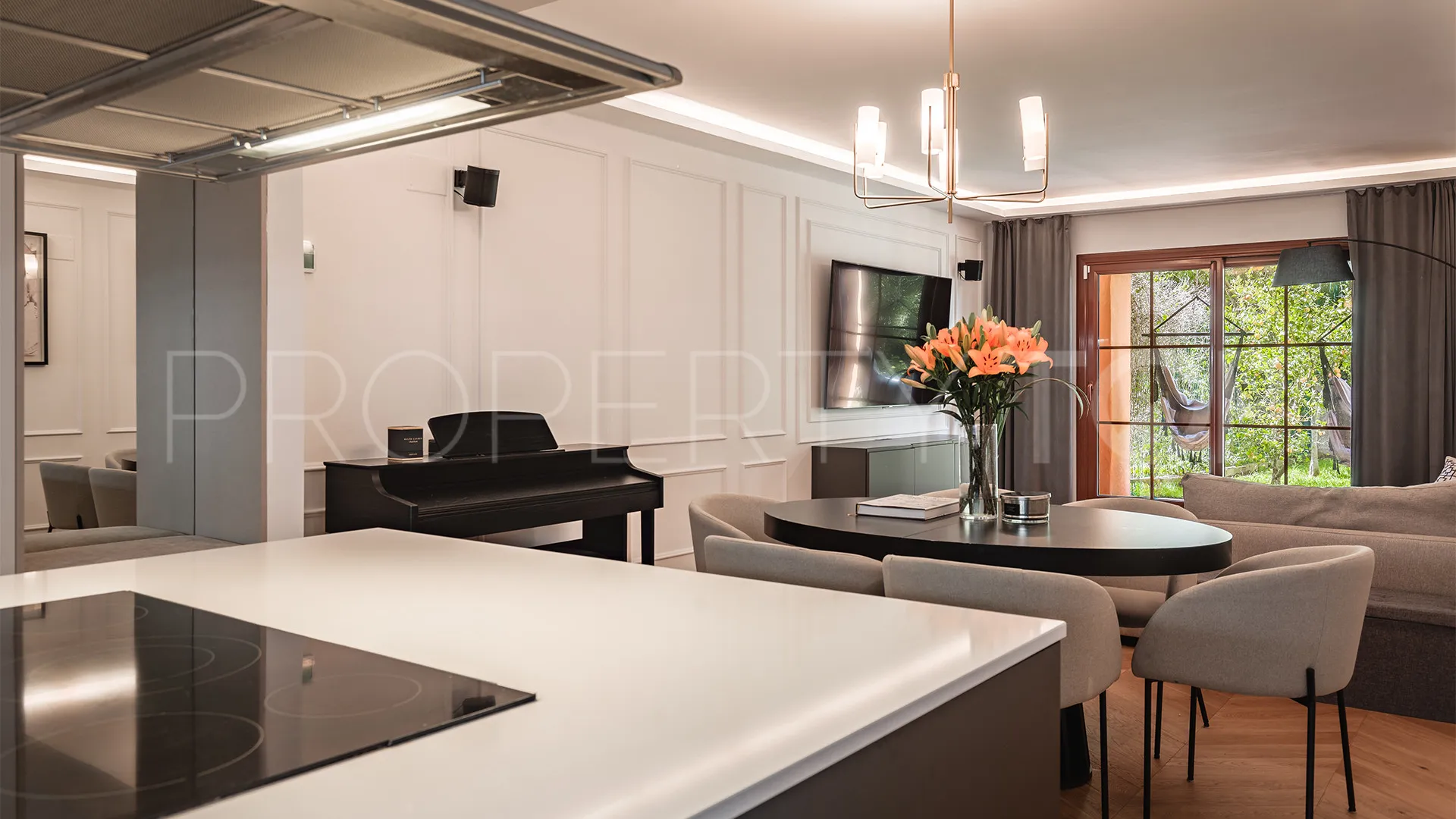 For sale ground floor apartment in Benahavis