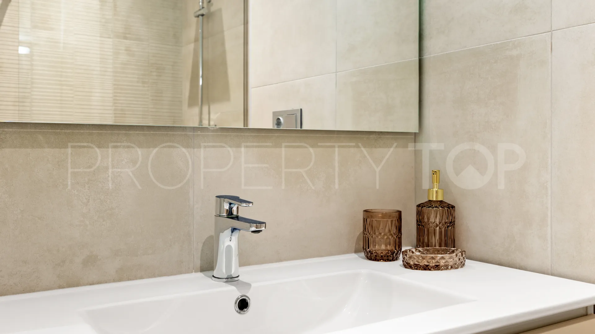 For sale penthouse with 3 bedrooms in Estepona