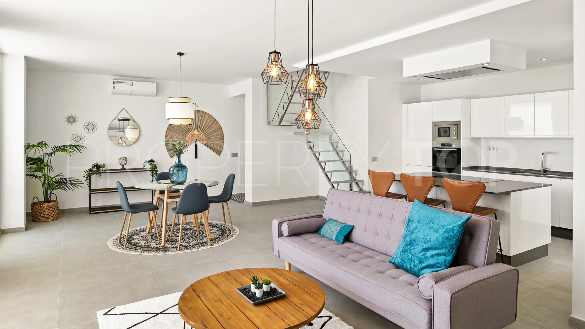 For sale penthouse with 3 bedrooms in Estepona