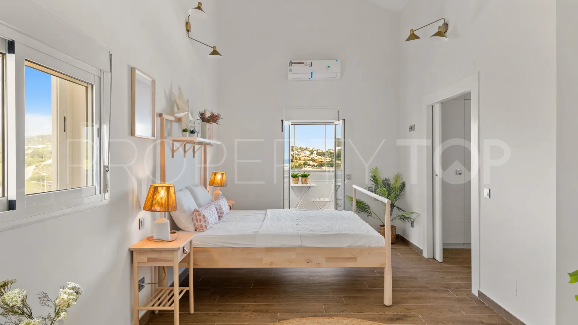 For sale penthouse with 3 bedrooms in Estepona