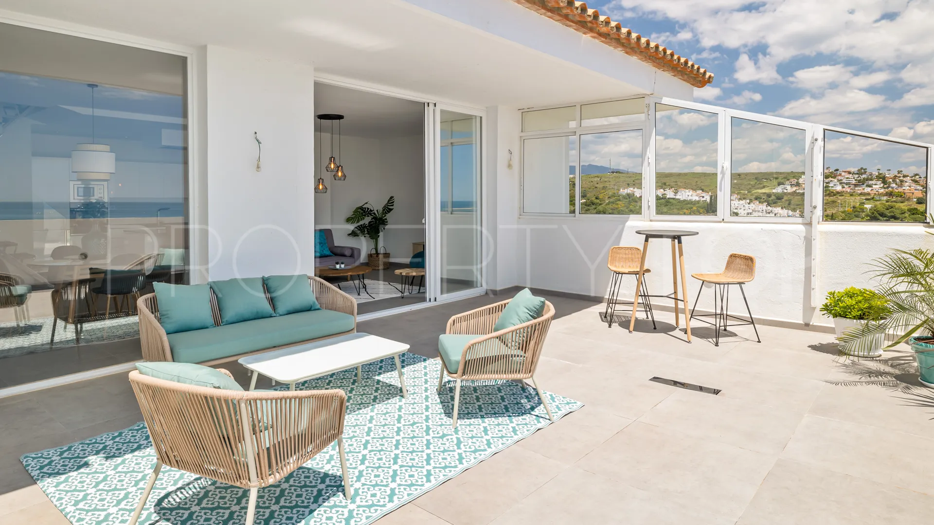 For sale penthouse with 3 bedrooms in Estepona