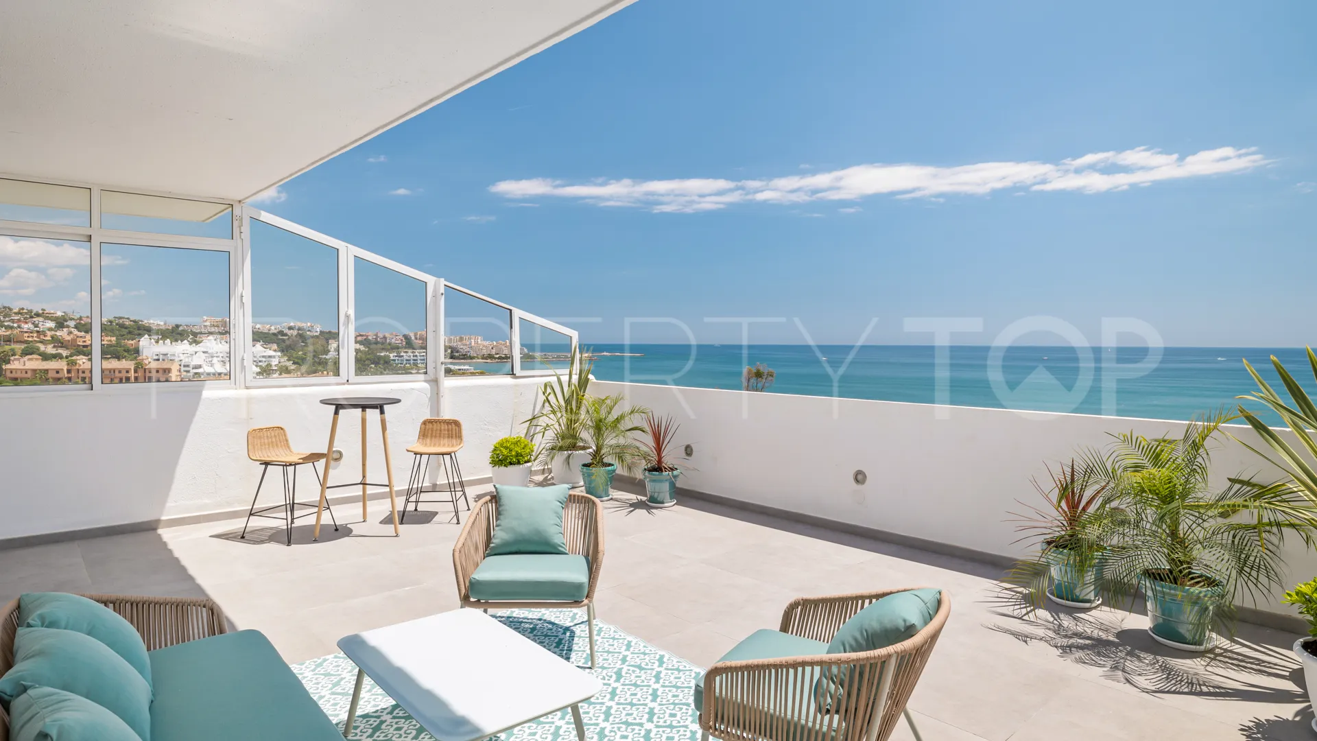 For sale penthouse with 3 bedrooms in Estepona