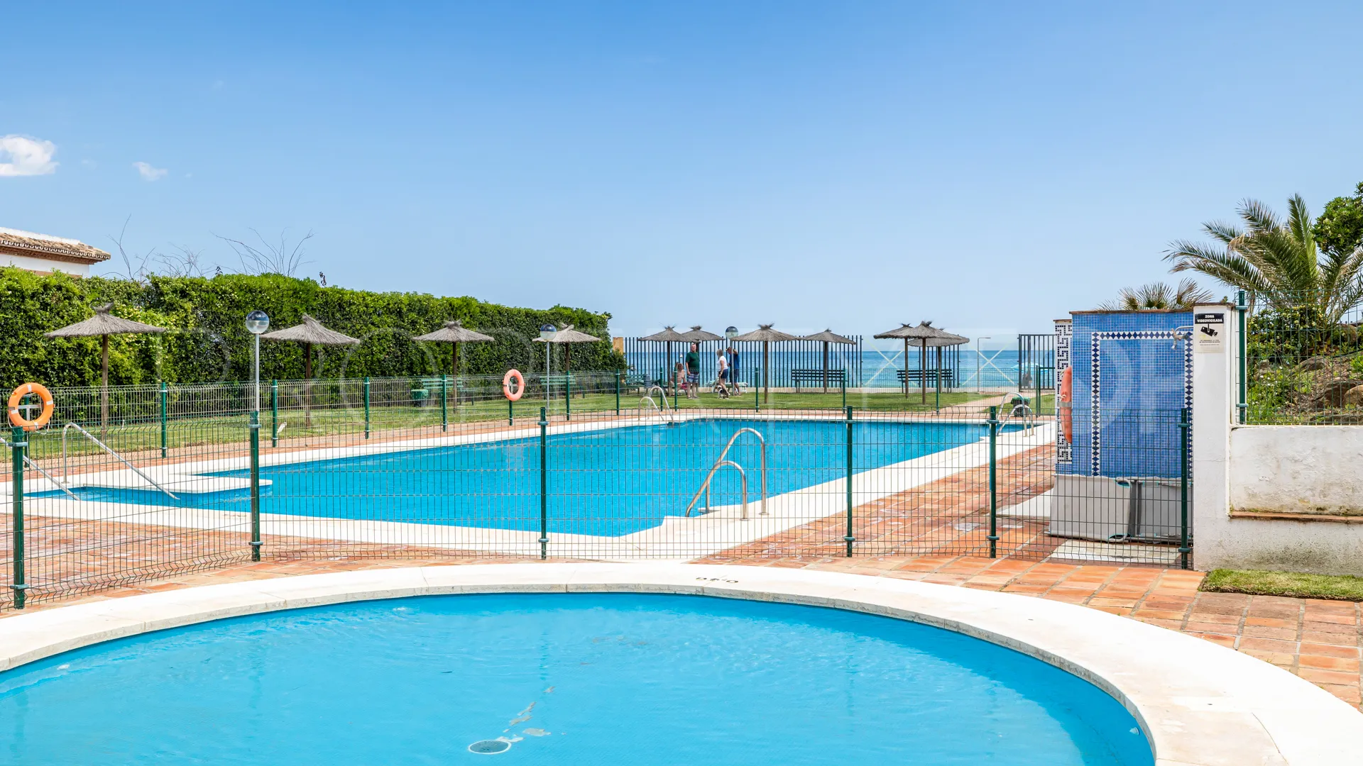 For sale penthouse with 3 bedrooms in Estepona