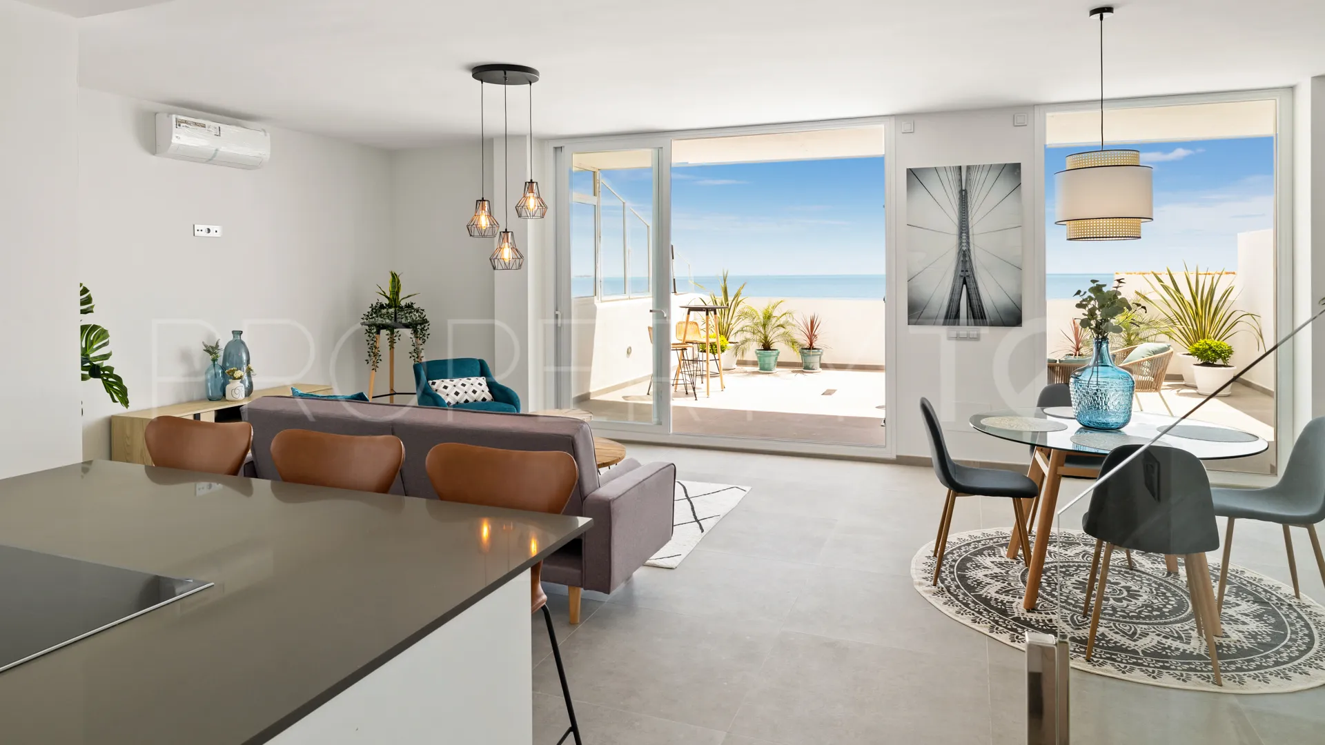 For sale penthouse with 3 bedrooms in Estepona
