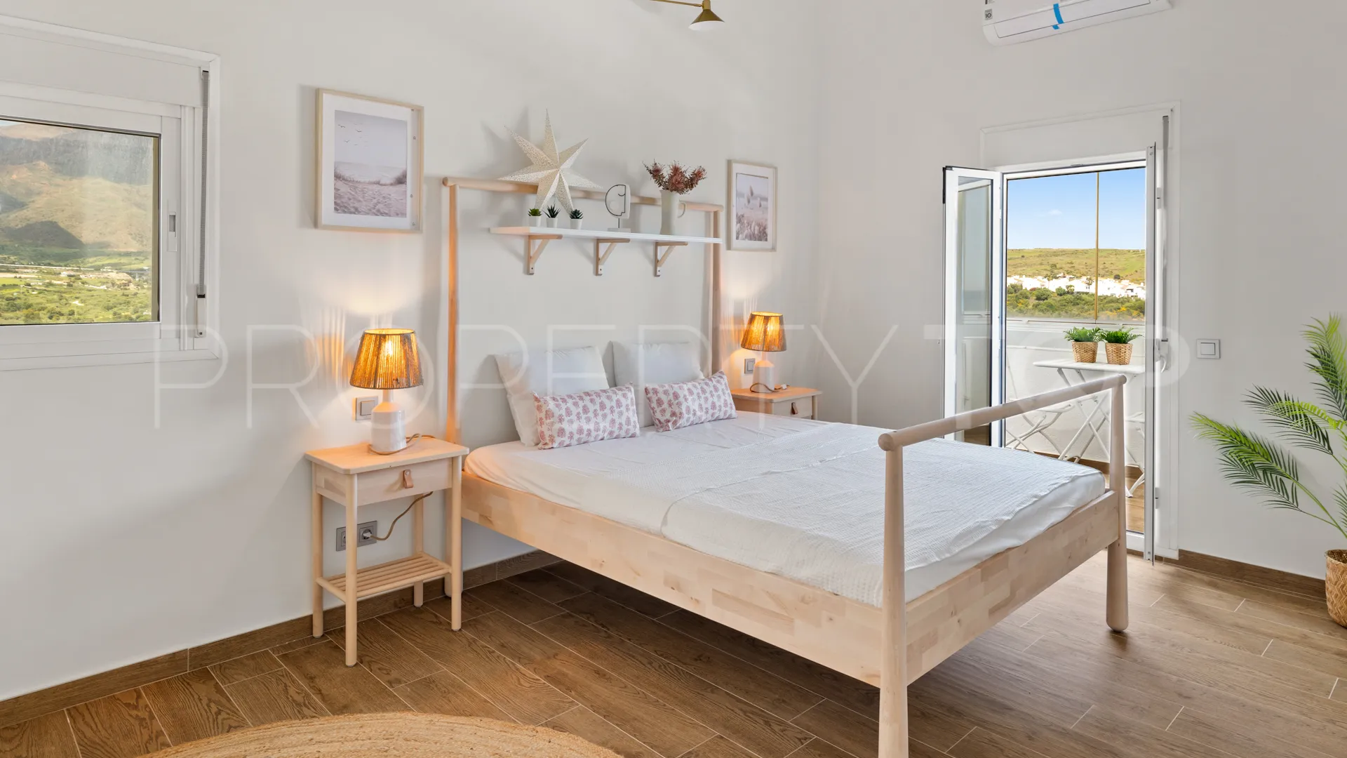 For sale penthouse with 3 bedrooms in Estepona