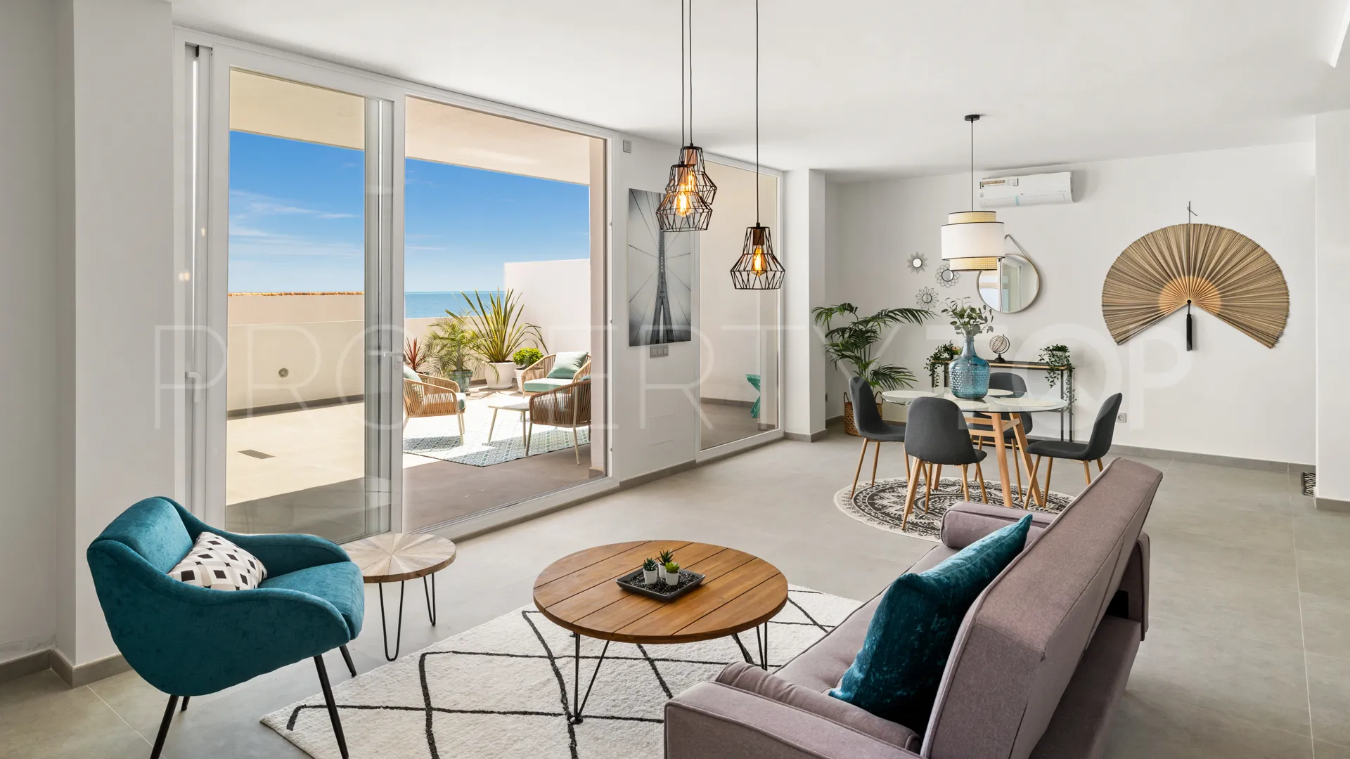 For sale penthouse with 3 bedrooms in Estepona