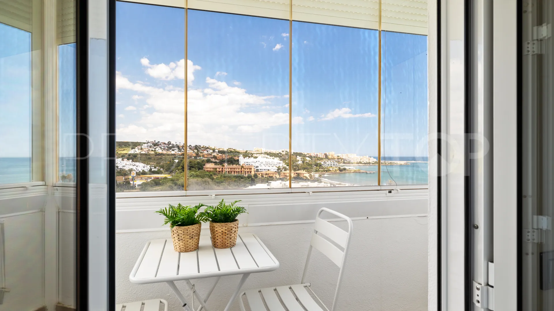 For sale penthouse with 3 bedrooms in Estepona