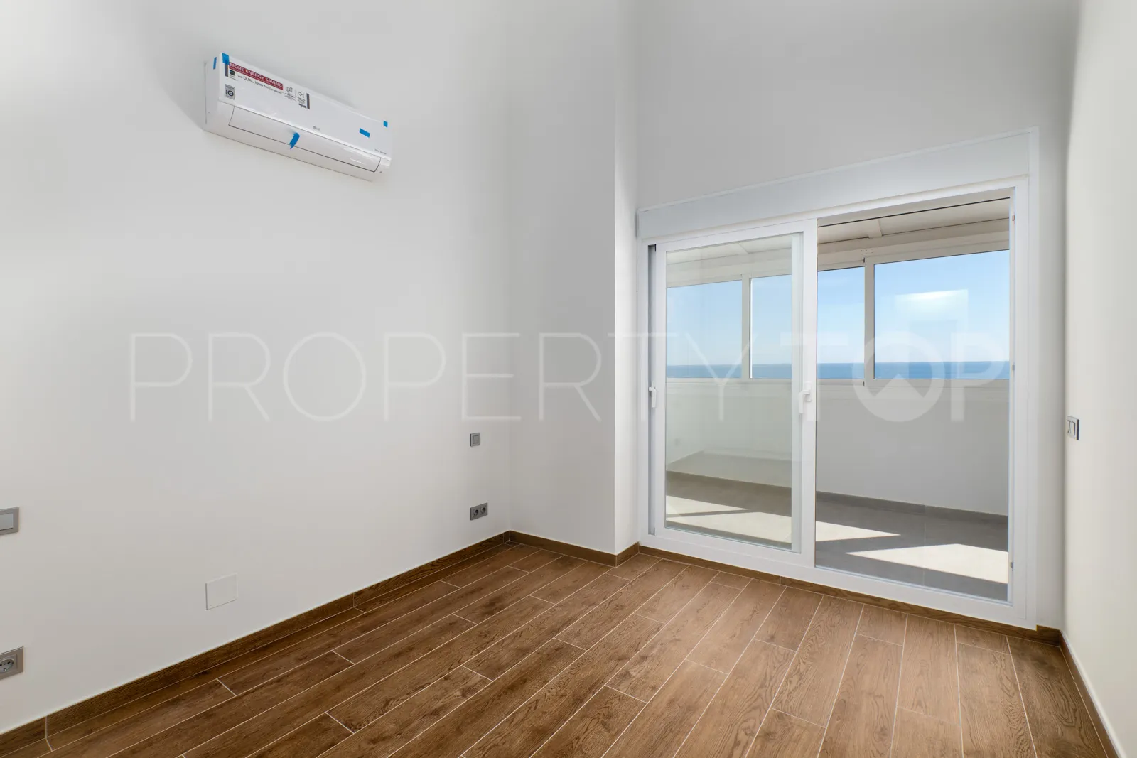 3 bedrooms penthouse in Estepona for sale