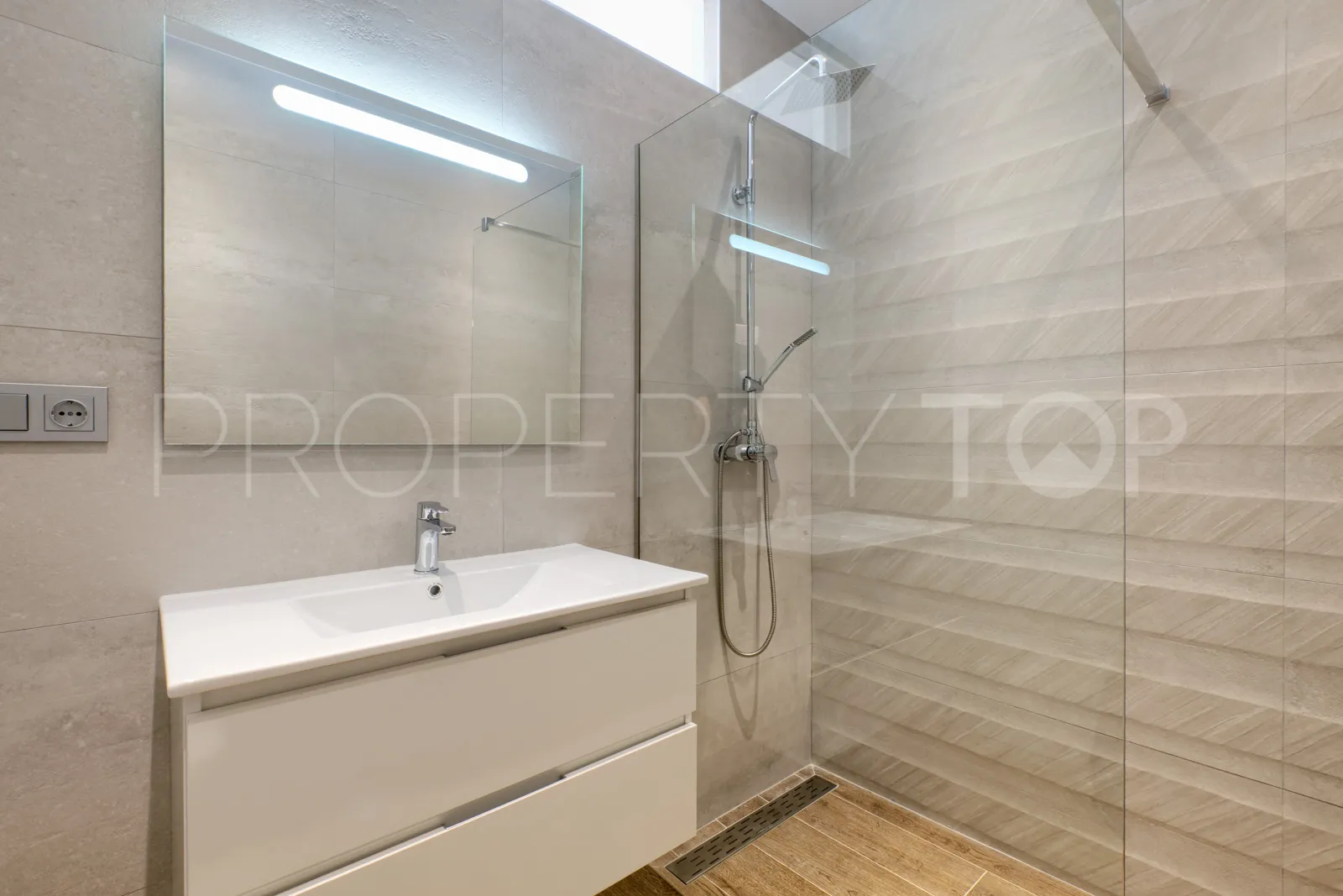 3 bedrooms penthouse in Estepona for sale