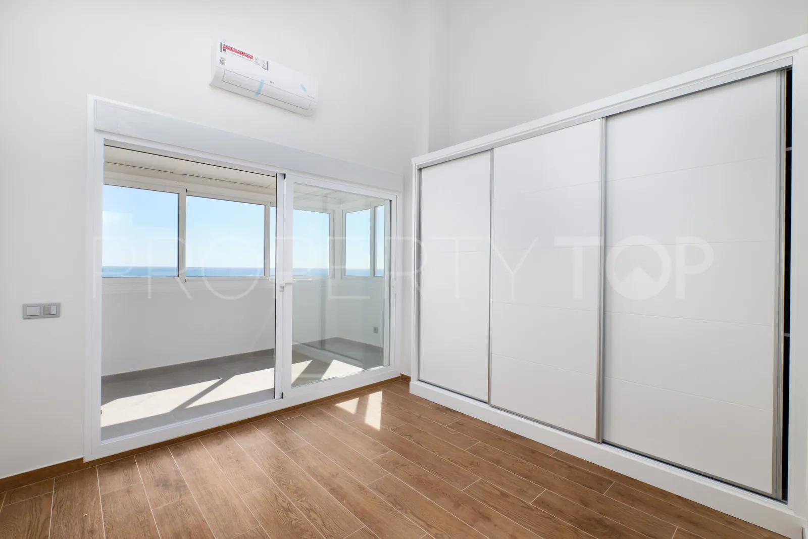 3 bedrooms penthouse in Estepona for sale