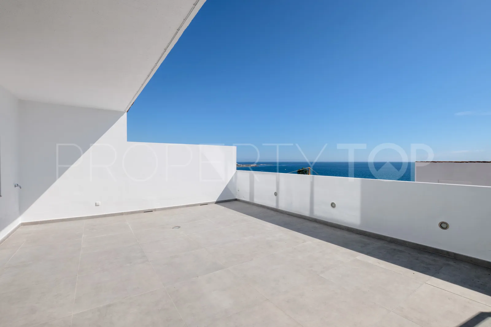 3 bedrooms penthouse in Estepona for sale