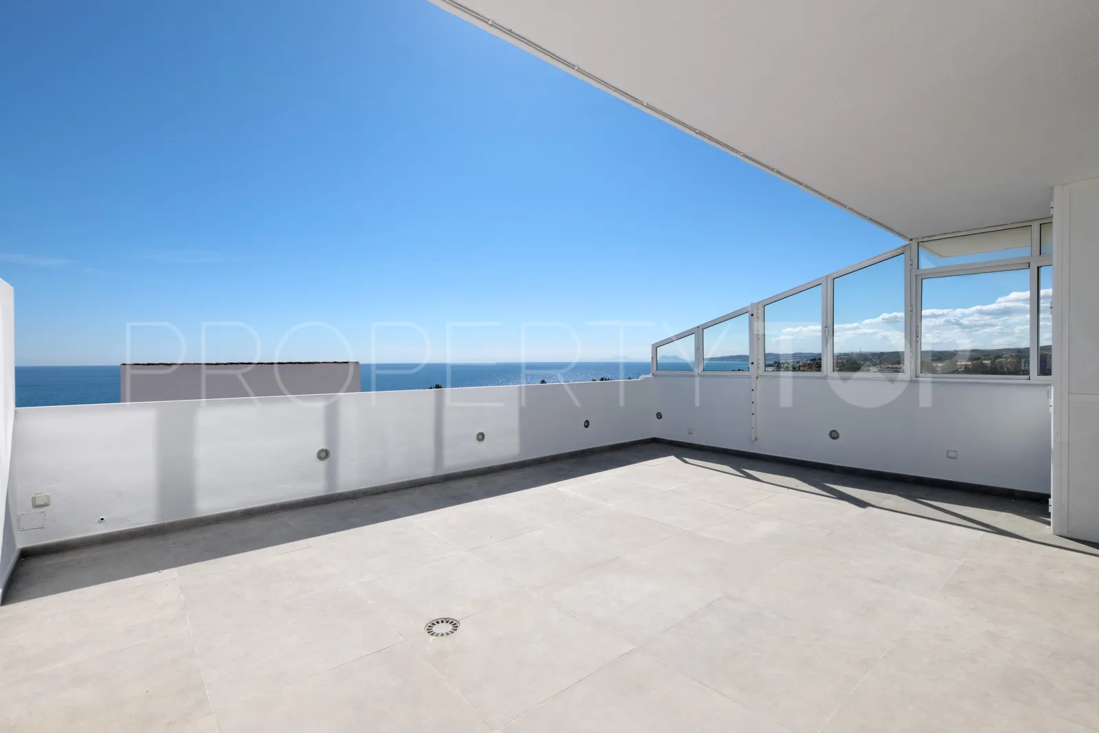 3 bedrooms penthouse in Estepona for sale