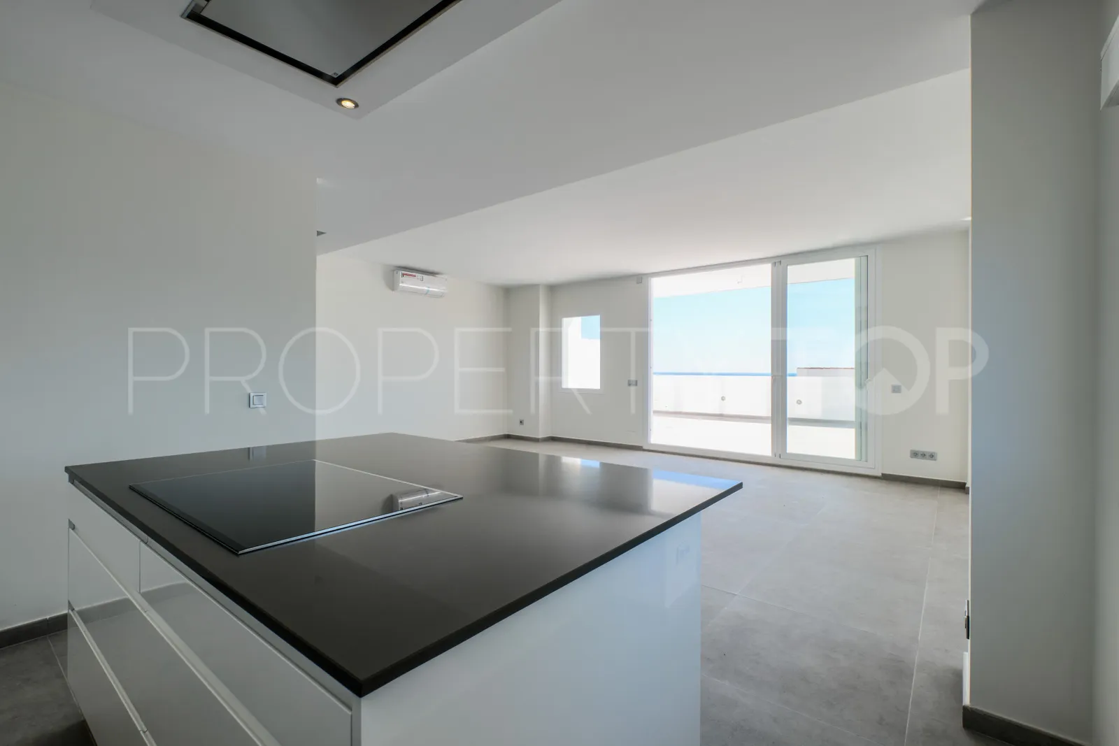 3 bedrooms penthouse in Estepona for sale