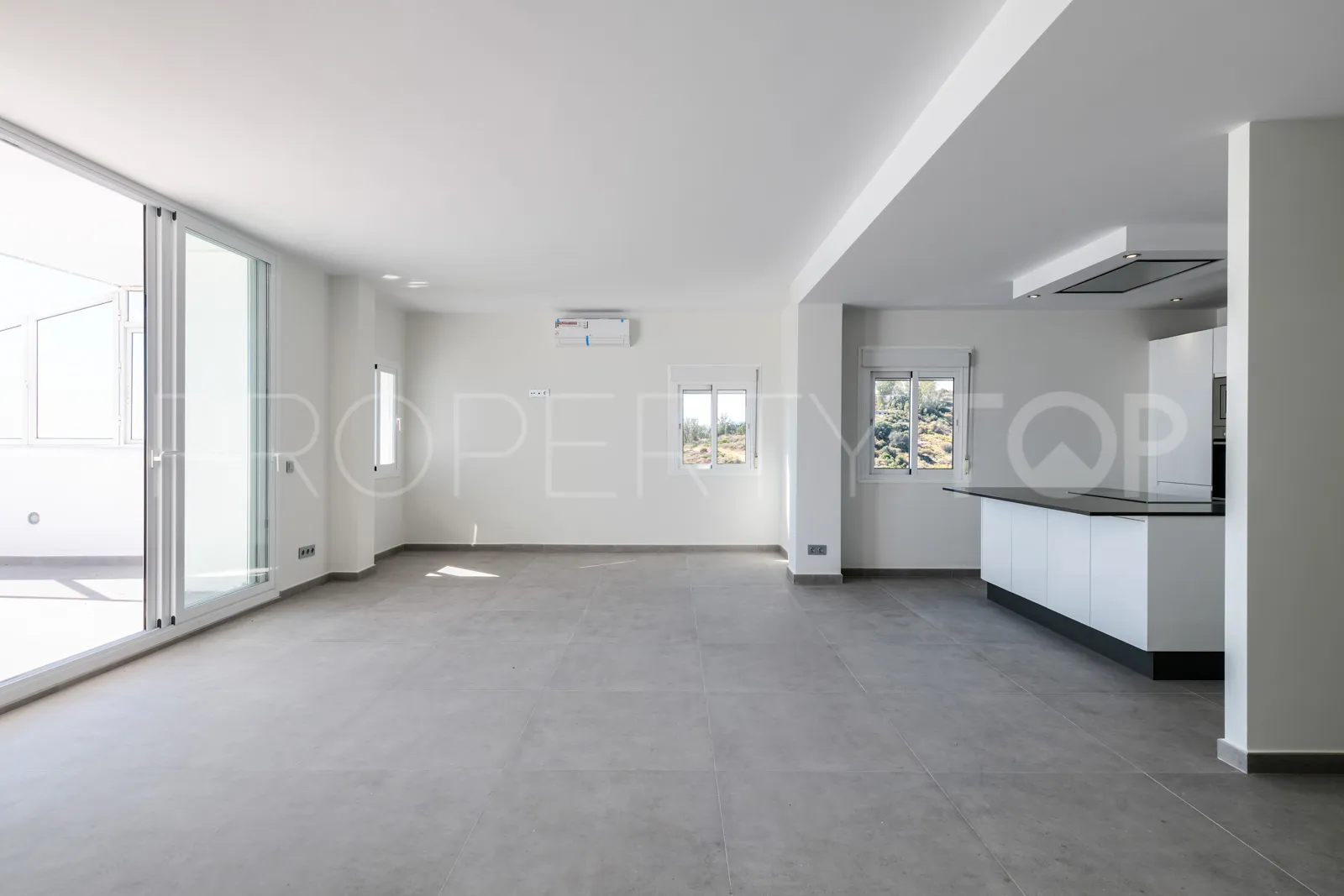 3 bedrooms penthouse in Estepona for sale