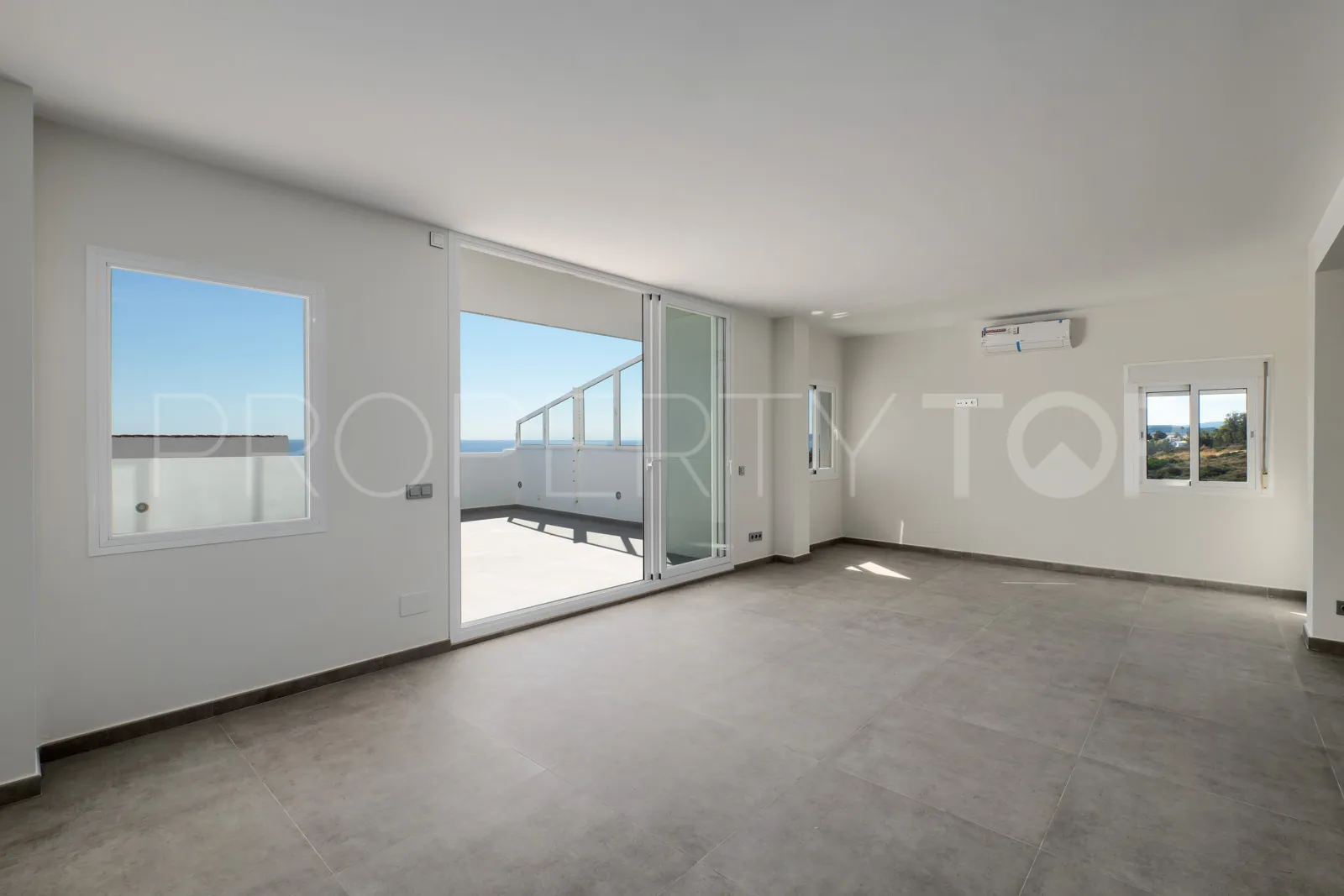 3 bedrooms penthouse in Estepona for sale