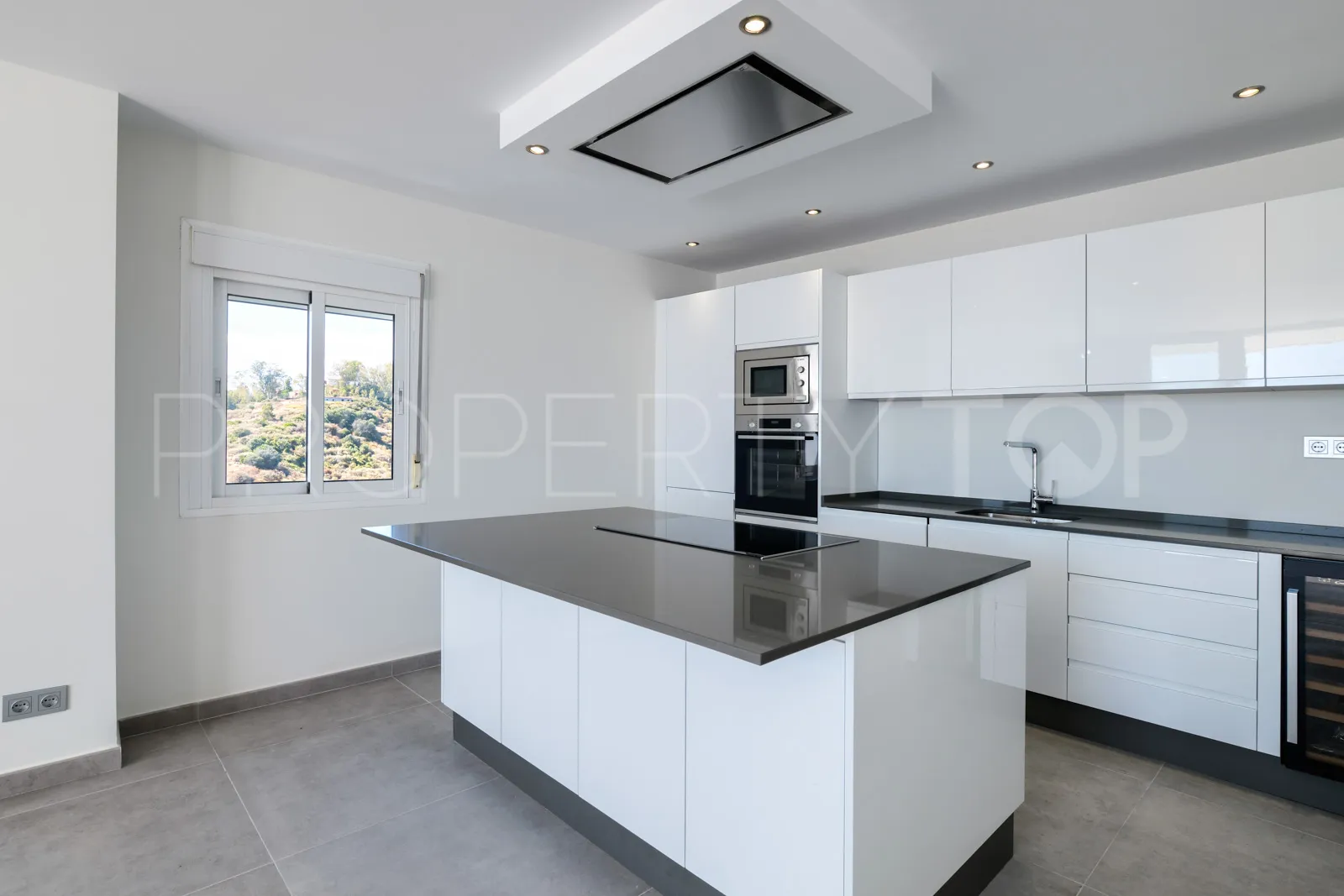 3 bedrooms penthouse in Estepona for sale