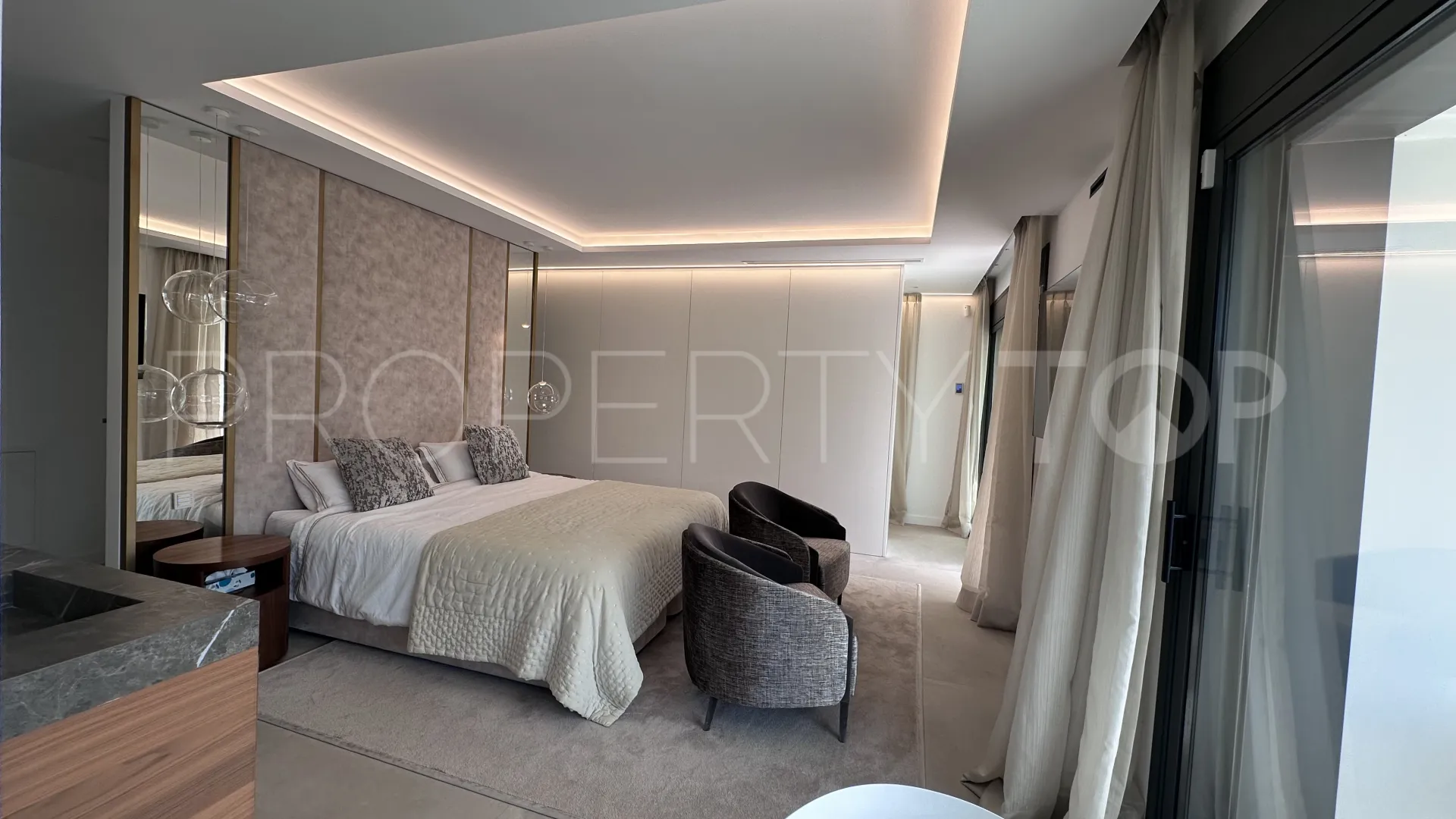 Villa for sale in Marbella - Puerto Banus