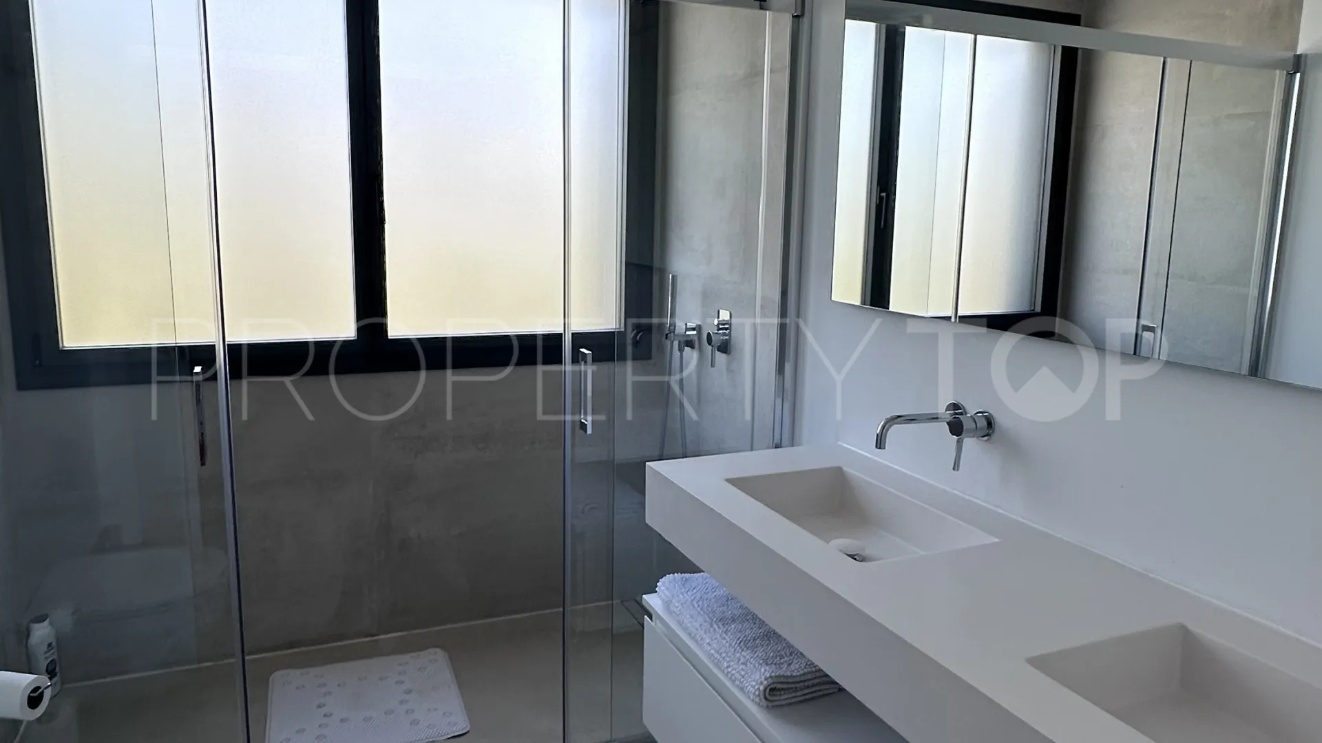 Villa for sale in Marbella - Puerto Banus