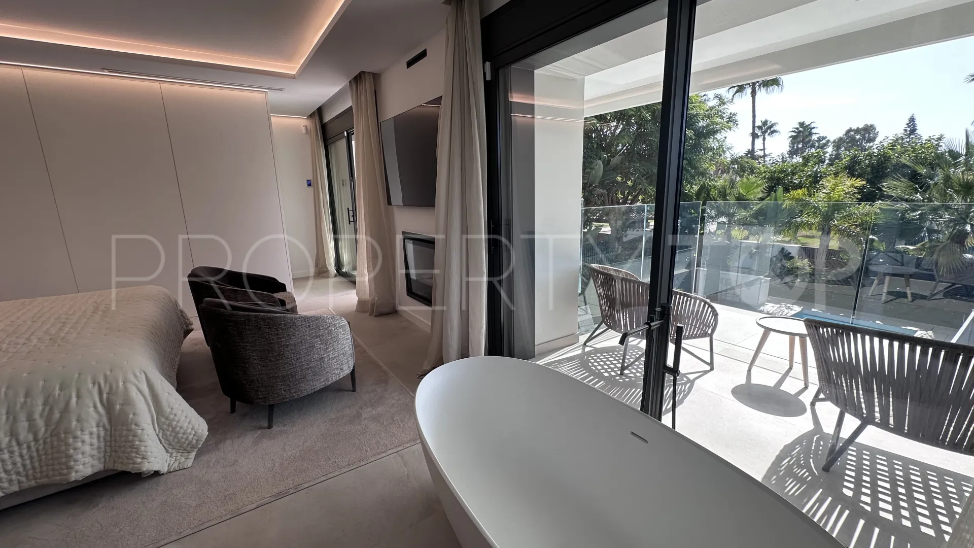 Villa for sale in Marbella - Puerto Banus