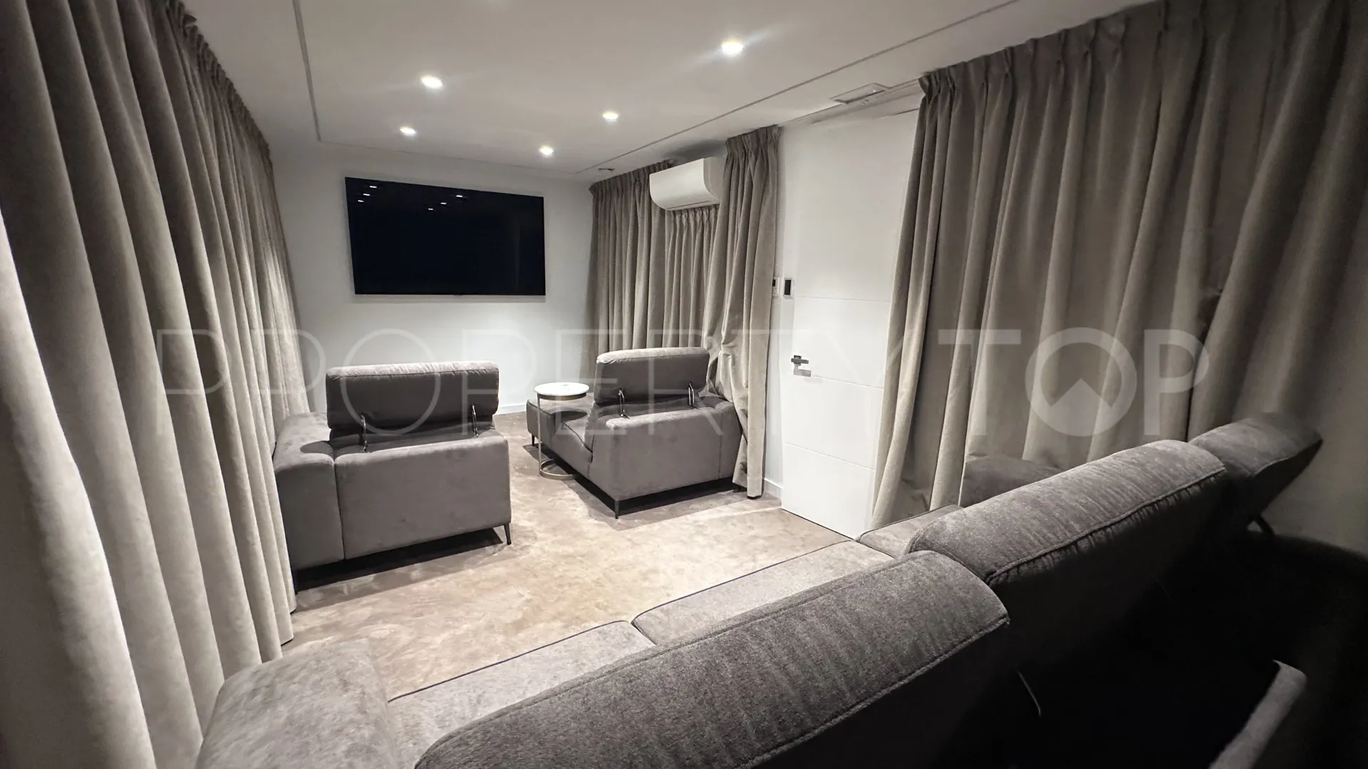 Villa for sale in Marbella - Puerto Banus