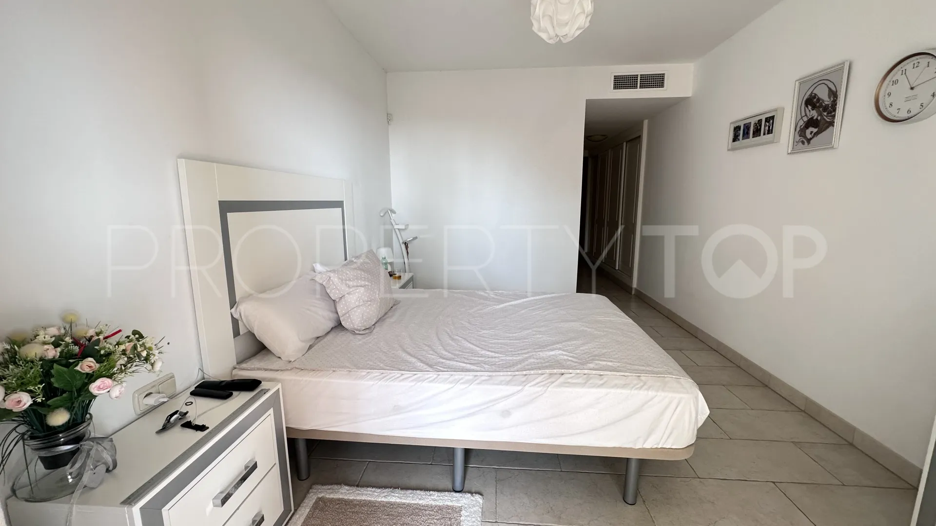 For sale apartment with 2 bedrooms in Benahavis