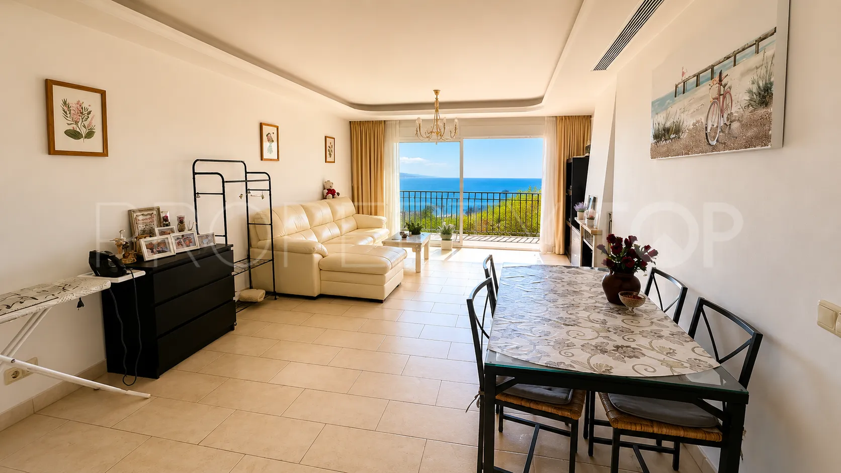 For sale Benahavis apartment with 2 bedrooms