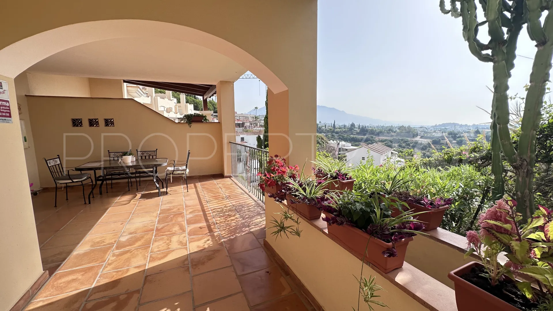For sale apartment with 2 bedrooms in Benahavis