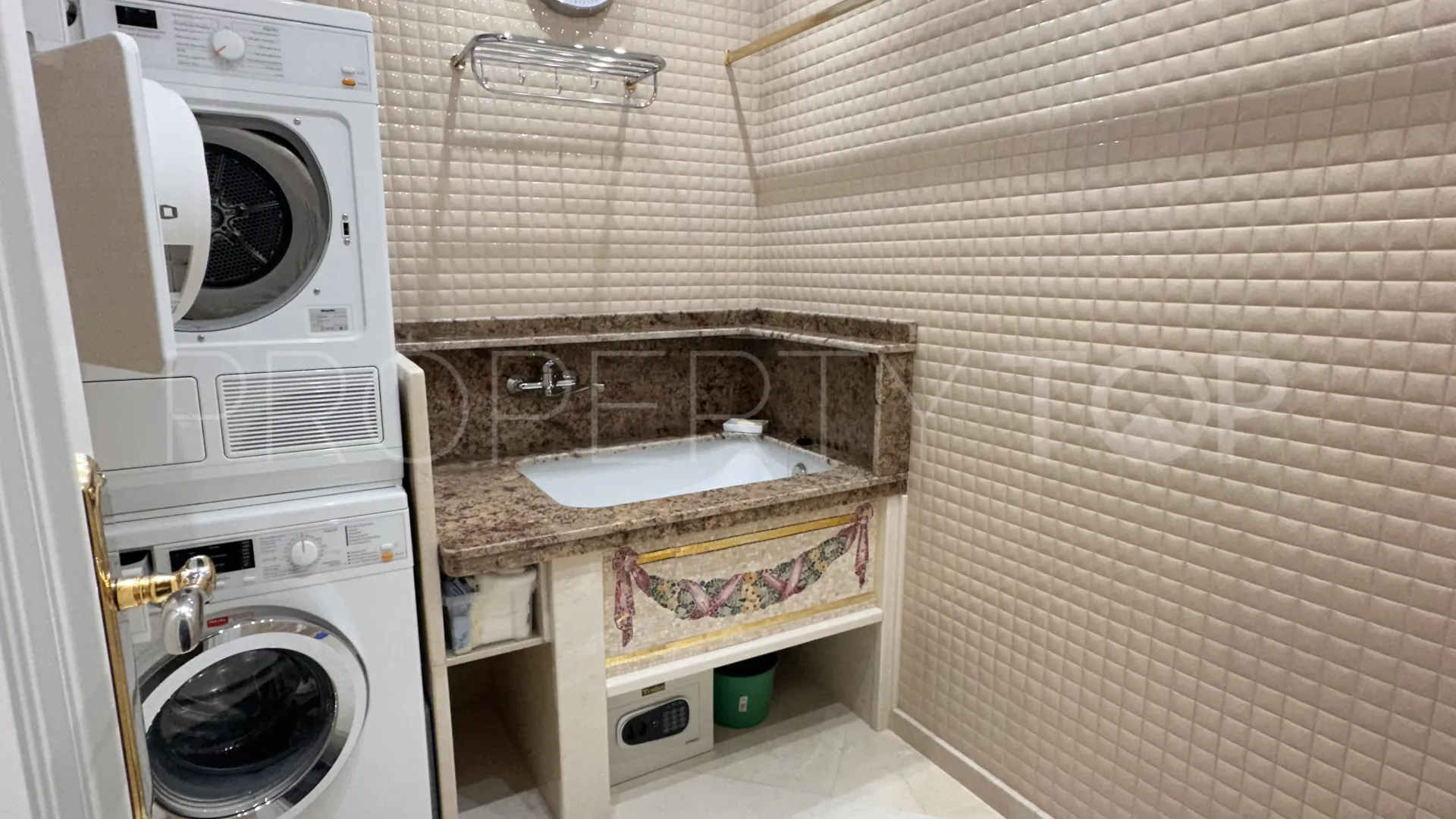 For sale apartment in Marbella - Puerto Banus