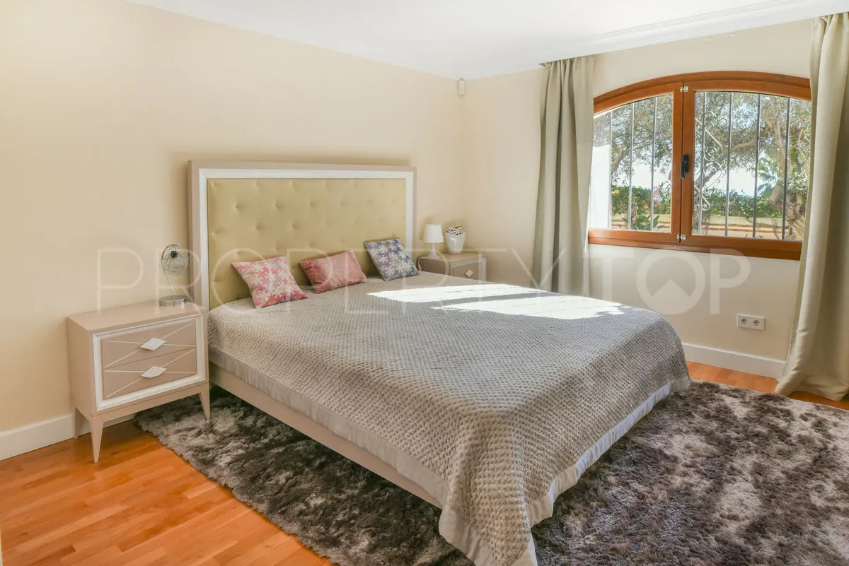 Rio Real villa for sale
