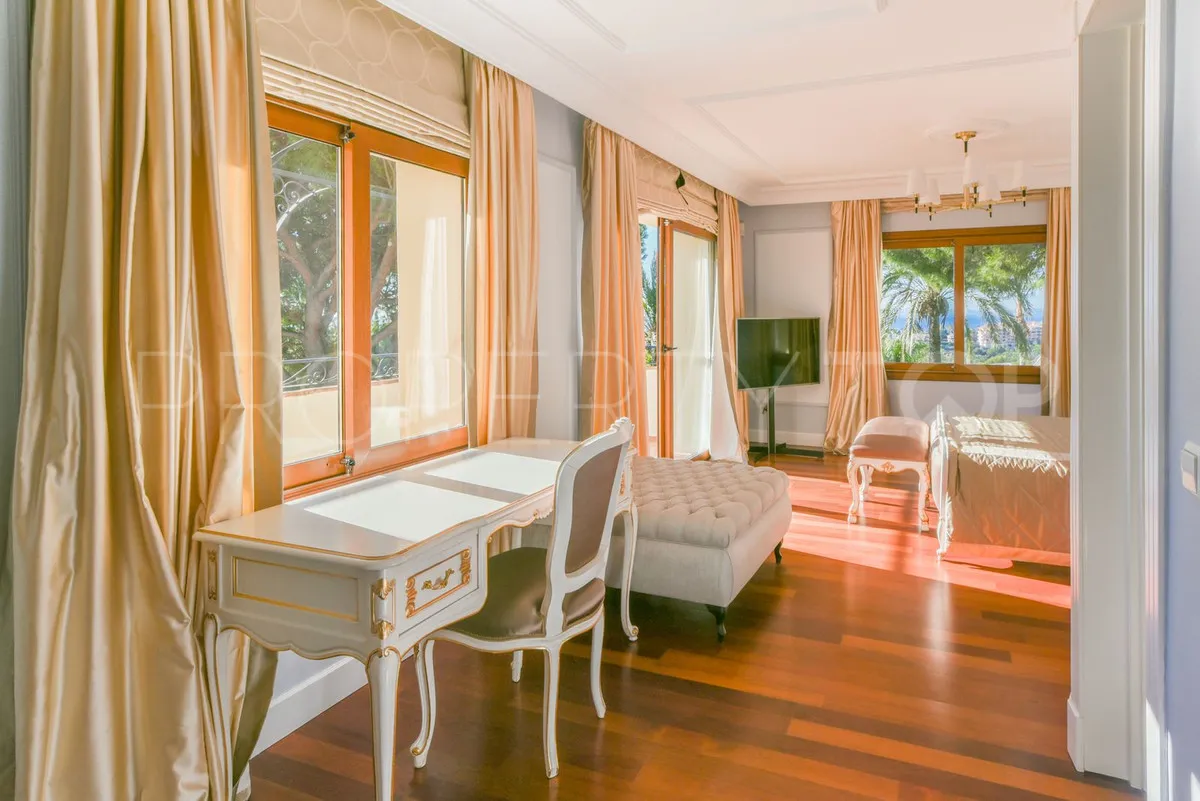 Rio Real villa for sale