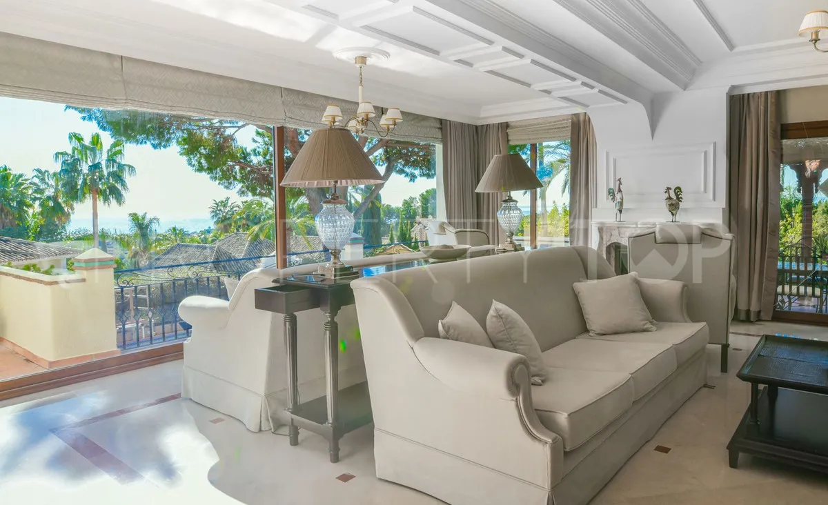 Rio Real villa for sale