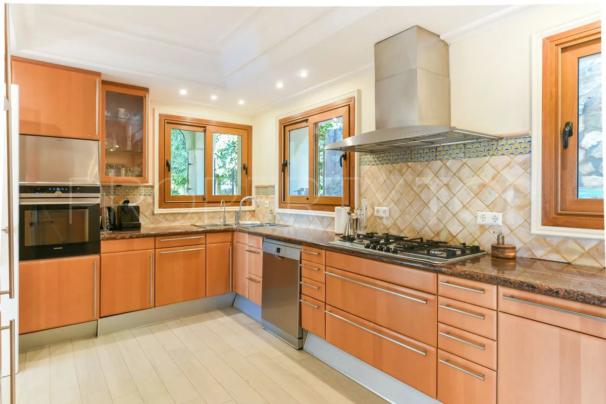 Rio Real villa for sale