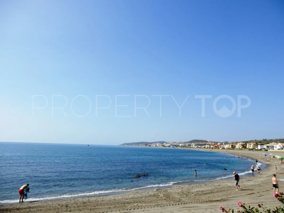For sale town house in Casares Playa with 3 bedrooms