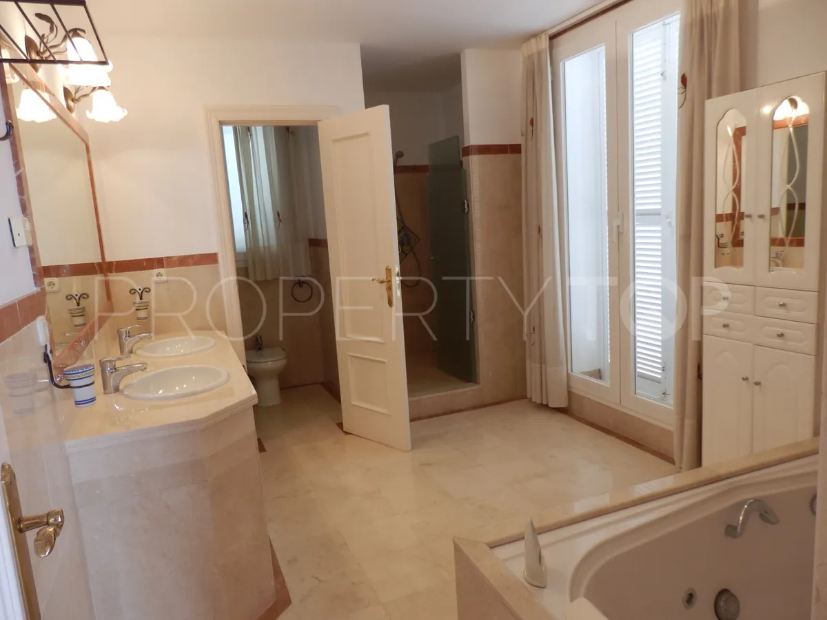 For sale town house in Casares Playa with 3 bedrooms