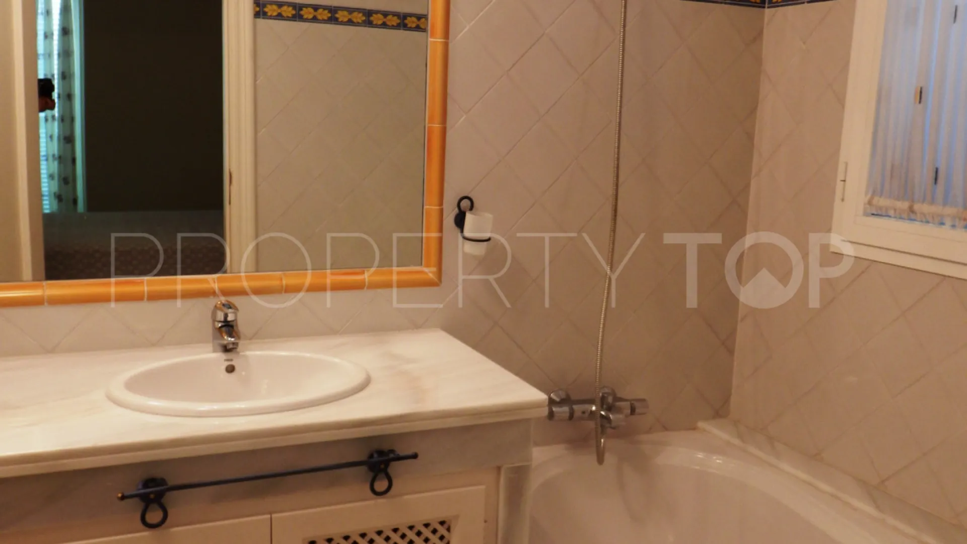 For sale town house in Casares Playa with 3 bedrooms