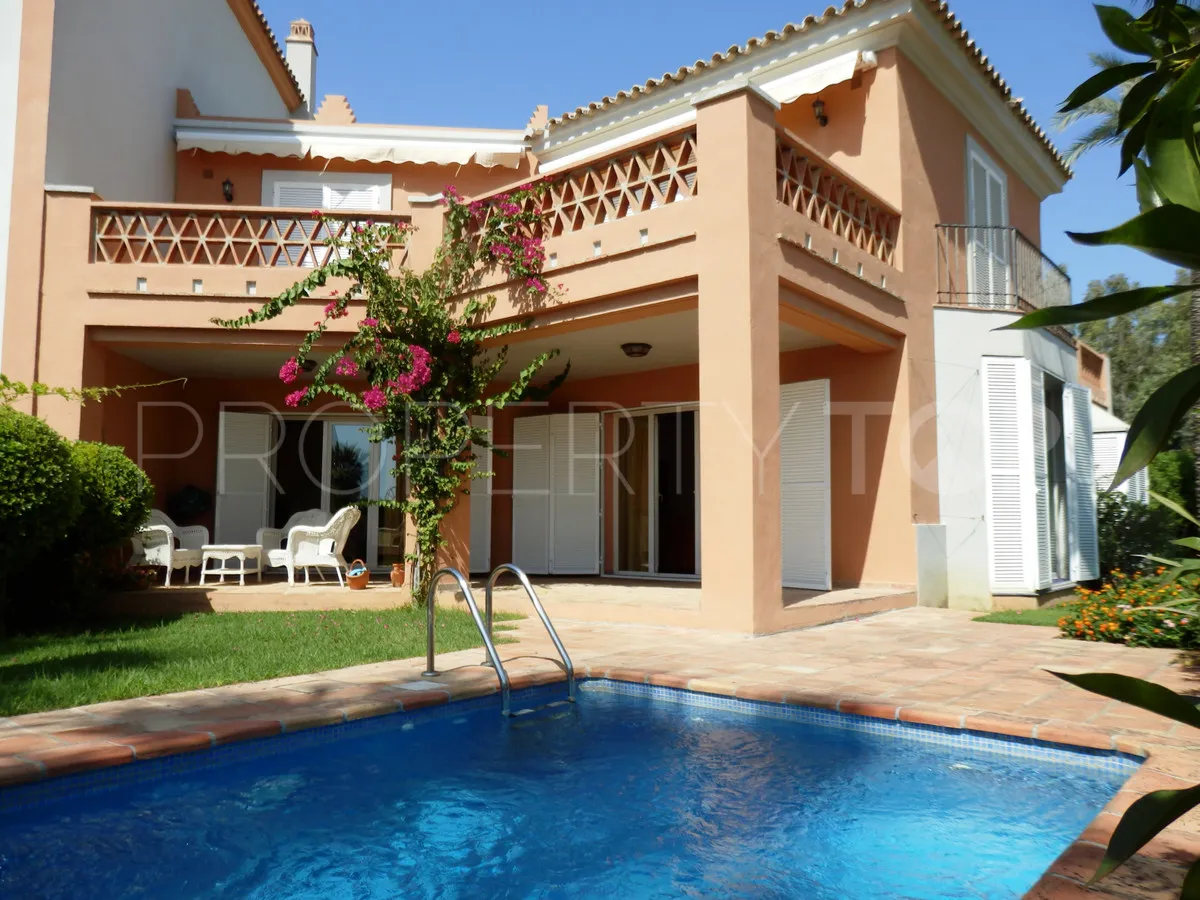 For sale town house in Casares Playa with 3 bedrooms