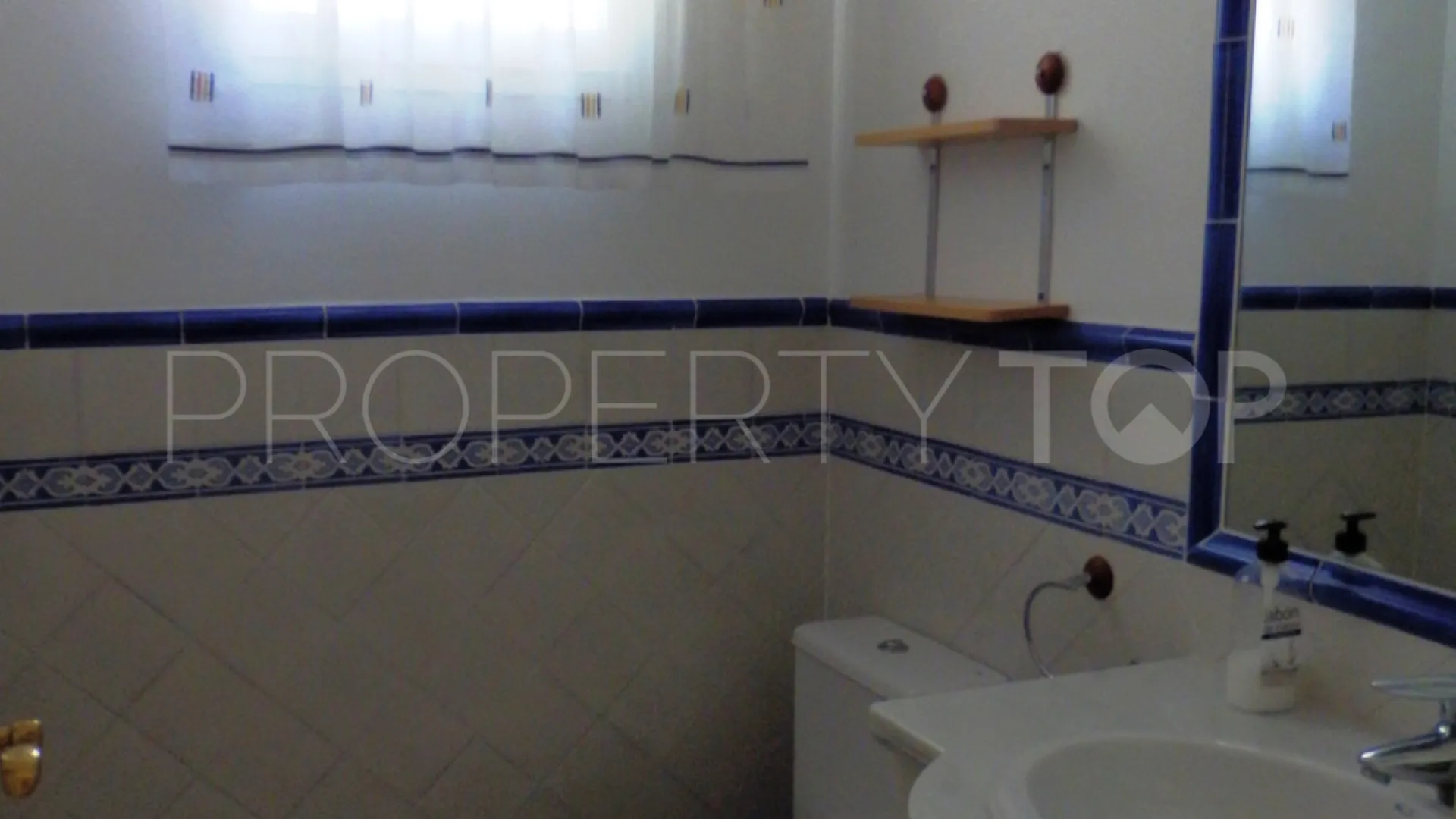 For sale town house in Casares Playa with 3 bedrooms