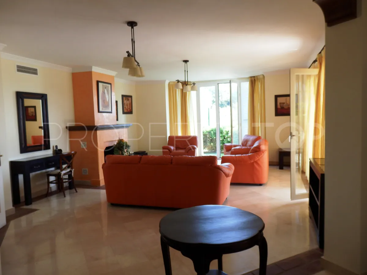 For sale town house in Casares Playa with 3 bedrooms