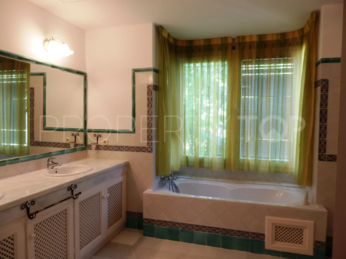 For sale town house in Casares Playa with 3 bedrooms