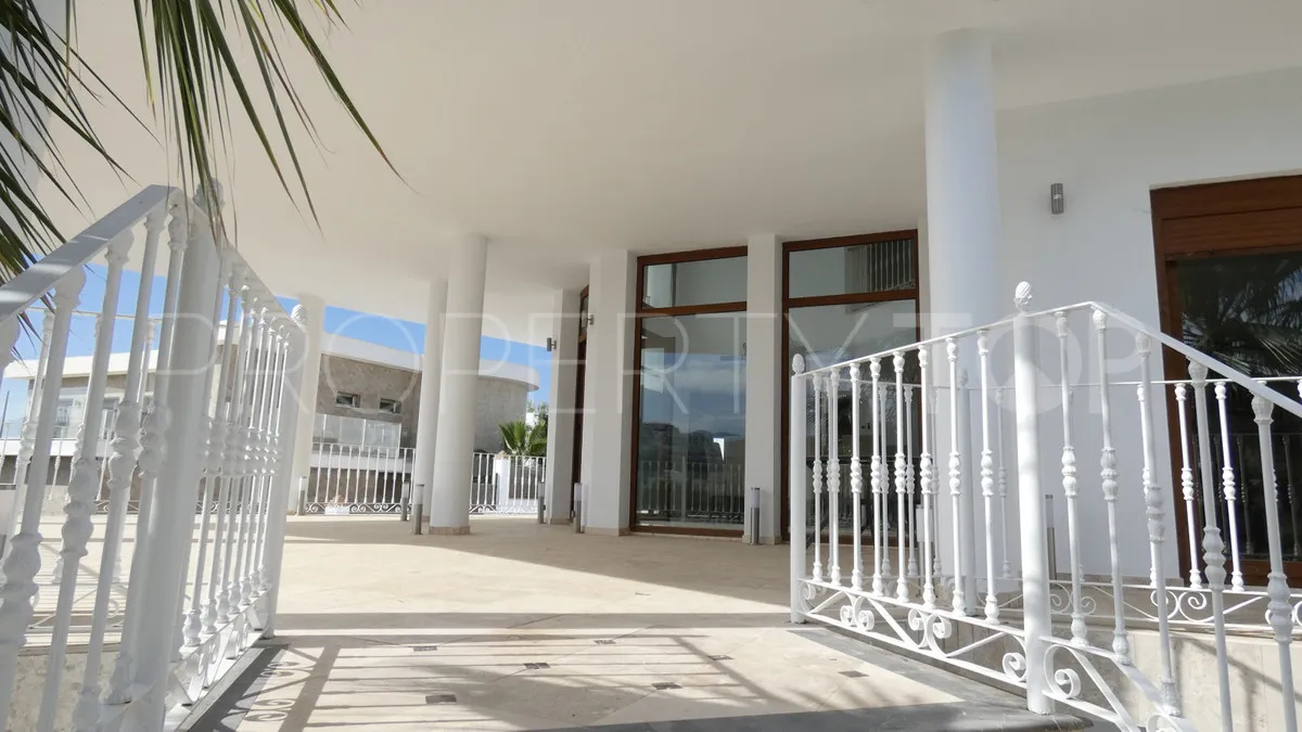 4 bedrooms villa for sale in Los Flamingos