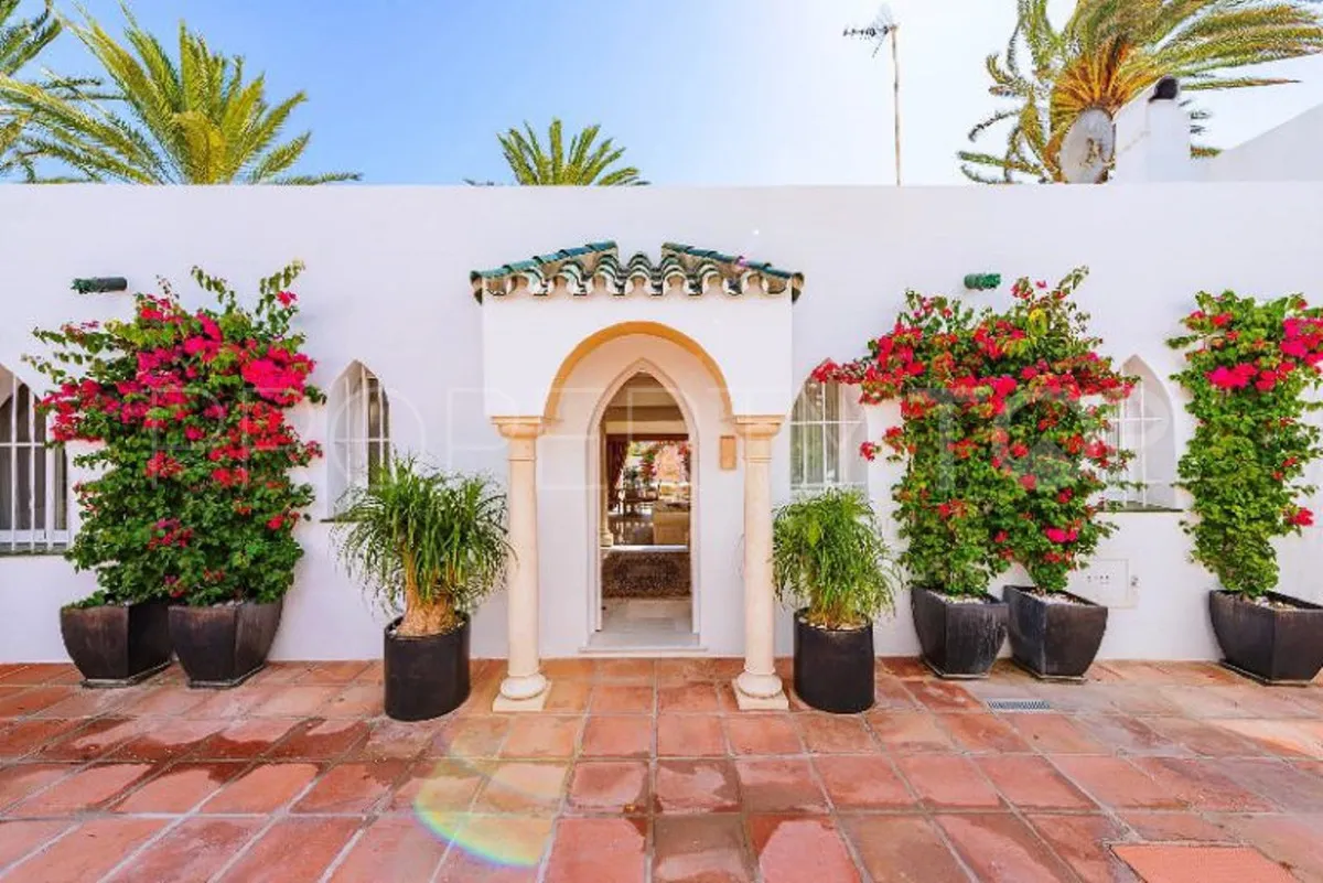 For sale town house in Marbella Golden Mile with 3 bedrooms
