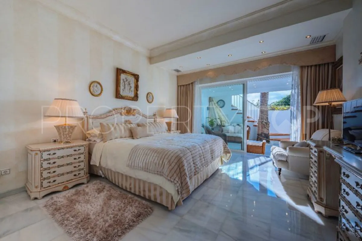 For sale town house in Marbella Golden Mile with 3 bedrooms