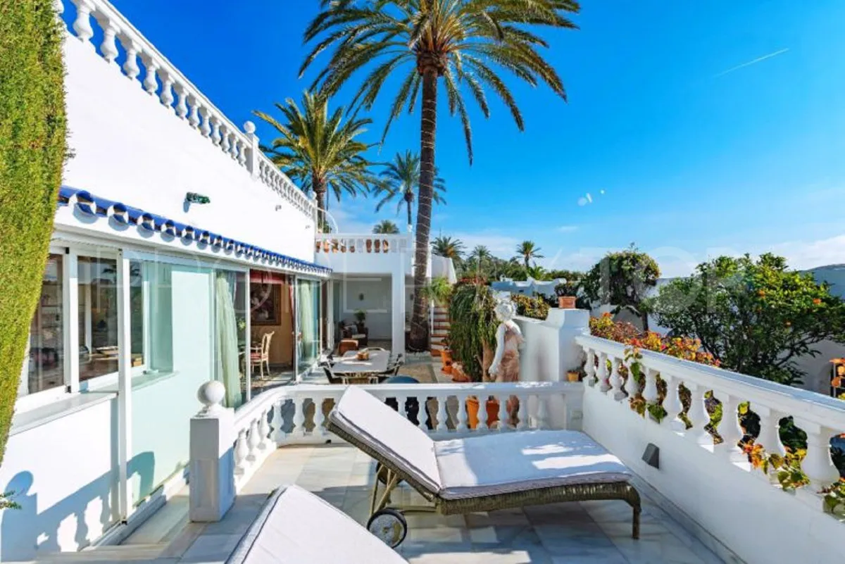 For sale town house in Marbella Golden Mile with 3 bedrooms