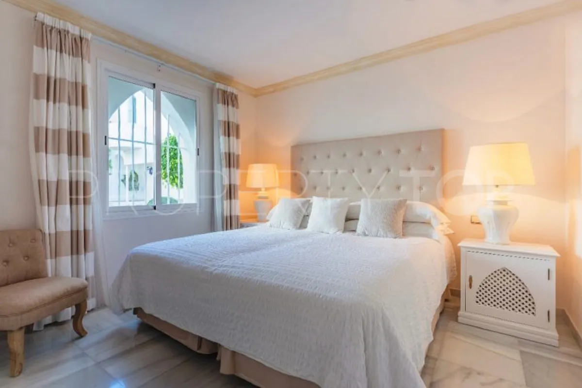For sale town house in Marbella Golden Mile with 3 bedrooms