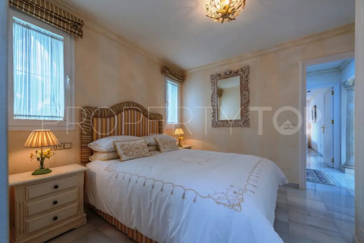 For sale town house in Marbella Golden Mile with 3 bedrooms