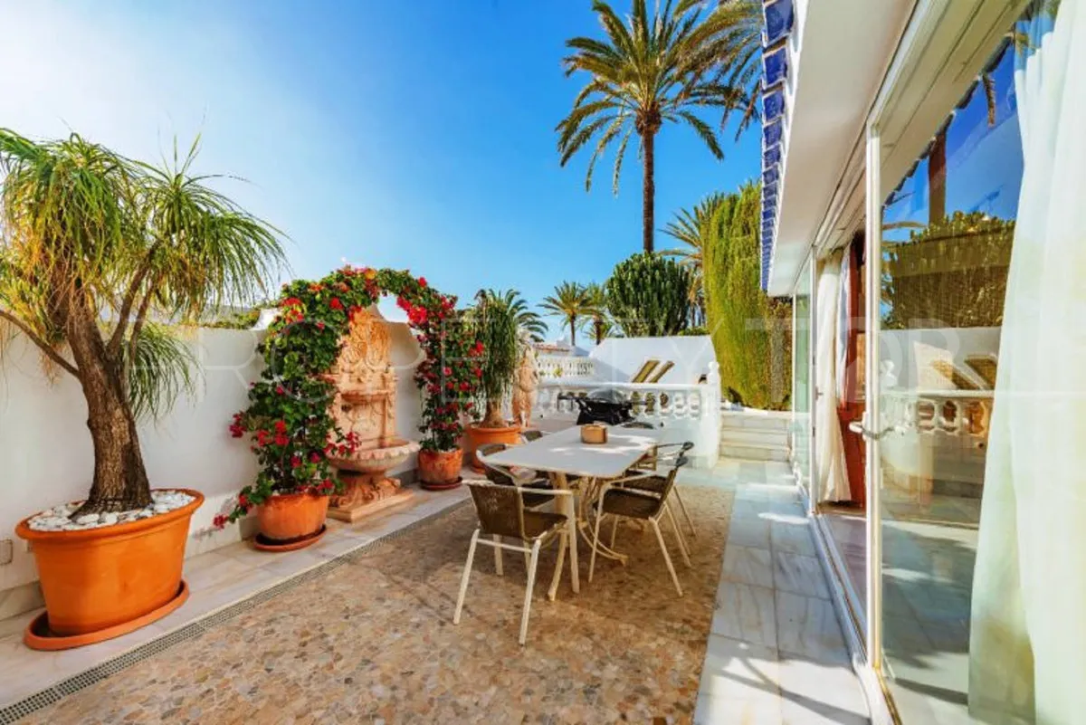 For sale town house in Marbella Golden Mile with 3 bedrooms