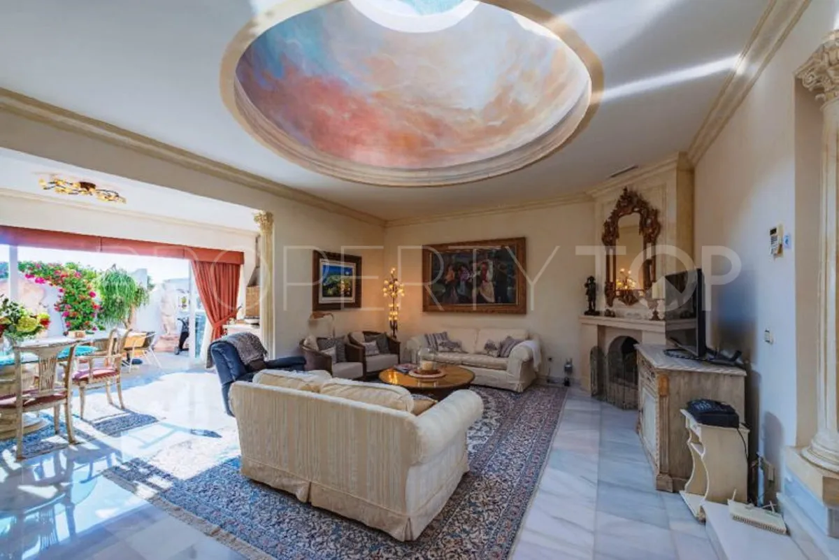For sale town house in Marbella Golden Mile with 3 bedrooms