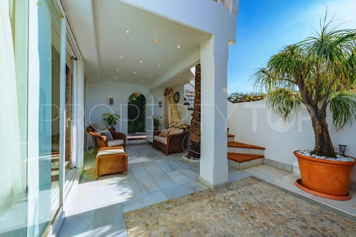 For sale town house in Marbella Golden Mile with 3 bedrooms