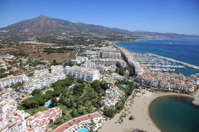 For sale apartment in Marbella - Puerto Banus with 3 bedrooms