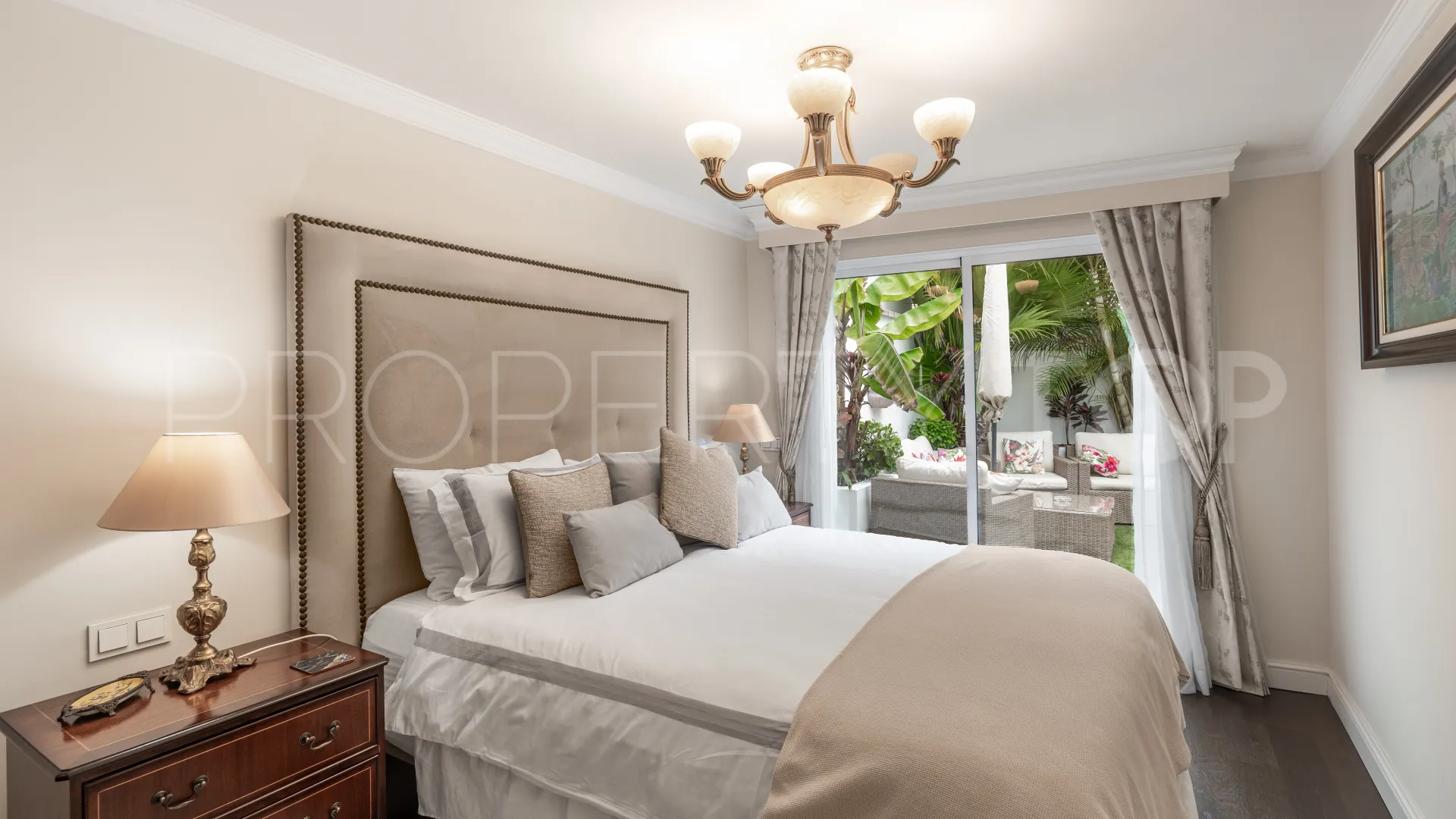 Comprar adosado con 4 dormitorios en Marbella Ciudad